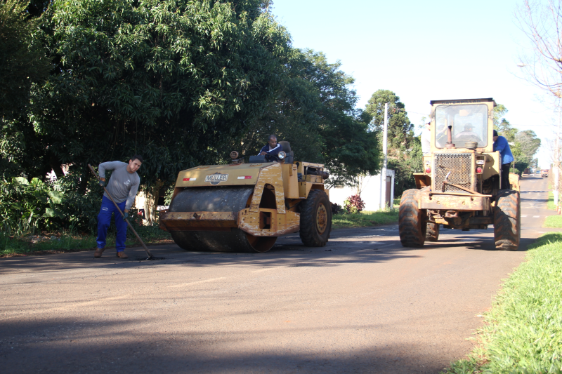 Prefeitura inicia operação tapa-buracos na Av. Santa Rosa